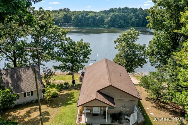 6525 Woods Trail Drive, Delton, MI 49046