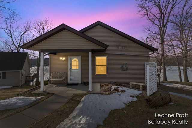 6525 Woods Trail Drive, Delton, MI 49046