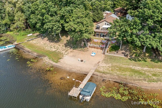 6525 Woods Trail Drive, Delton, MI 49046