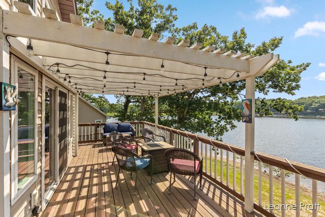 6525 Woods Trail Drive, Delton, MI 49046