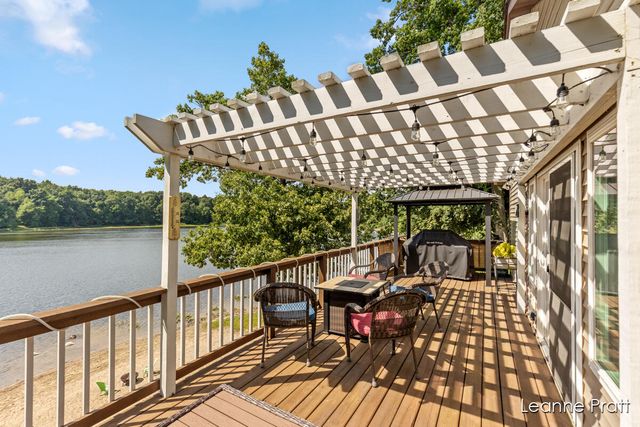 6525 Woods Trail Drive, Delton, MI 49046