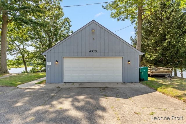 6525 Woods Trail Drive, Delton, MI 49046
