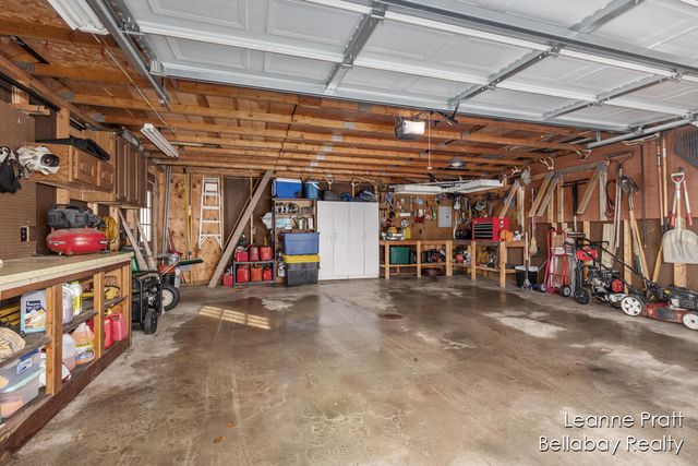 6525 Woods Trail Drive, Delton, MI 49046