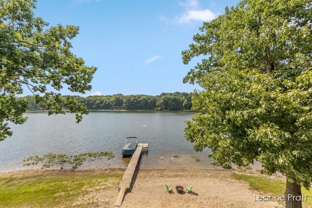 6525 Woods Trail Drive, Delton, MI 49046