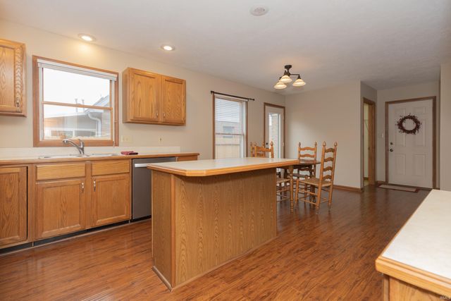 437 Hollybush Lane, Evansville, IN 47715