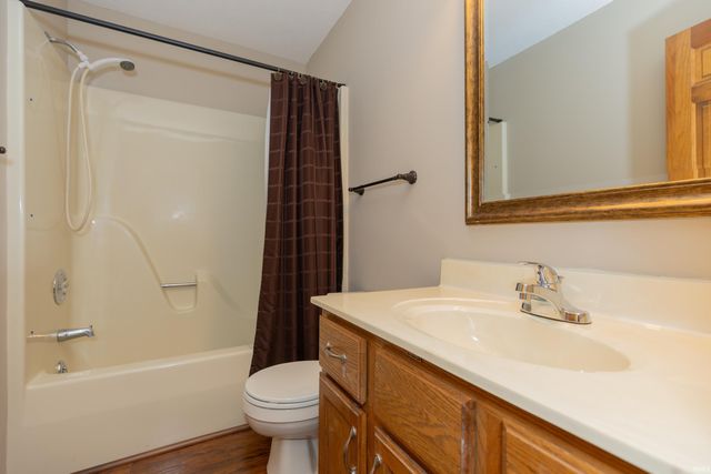 437 Hollybush Lane, Evansville, IN 47715