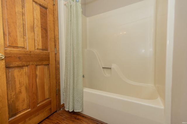 437 Hollybush Lane, Evansville, IN 47715