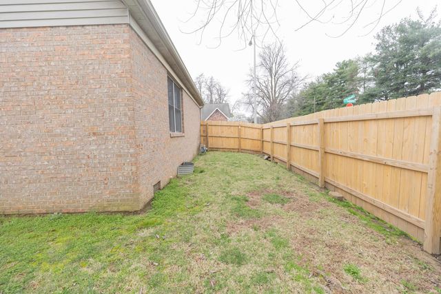 437 Hollybush Lane, Evansville, IN 47715