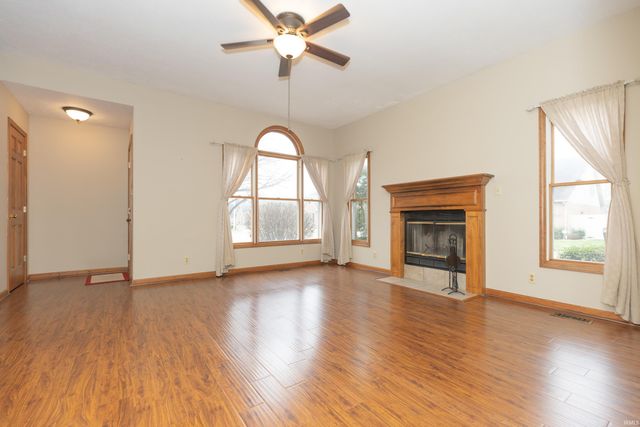 437 Hollybush Lane, Evansville, IN 47715