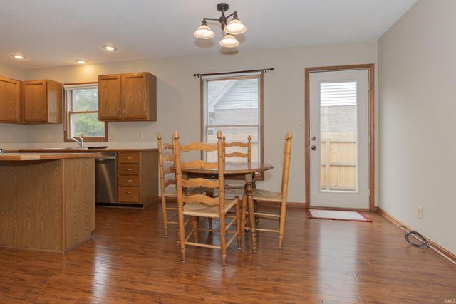 437 Hollybush Lane, Evansville, IN 47715