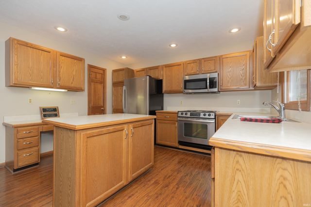 437 Hollybush Lane, Evansville, IN 47715