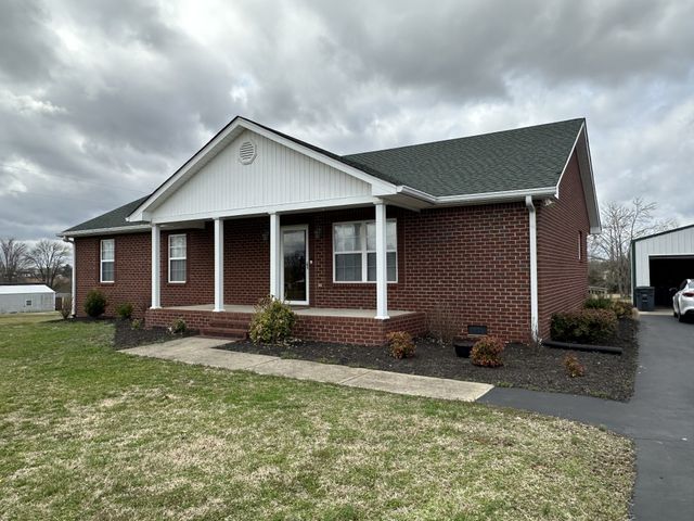 85 Sharon Ln, Lafayette, TN 37083