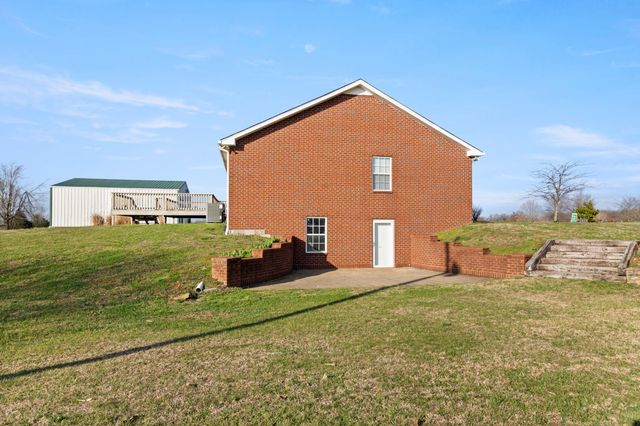85 Sharon Ln, Lafayette, TN 37083