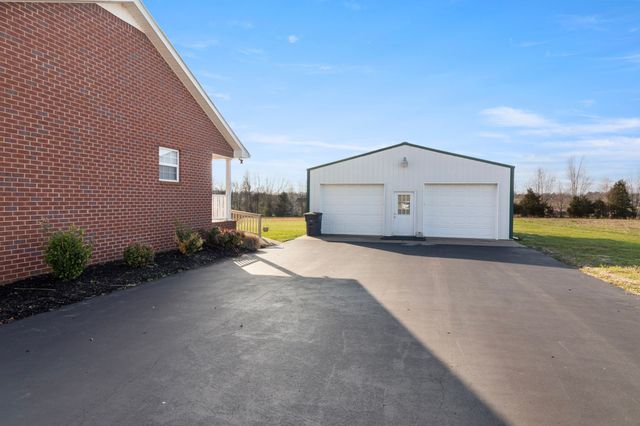 85 Sharon Ln, Lafayette, TN 37083