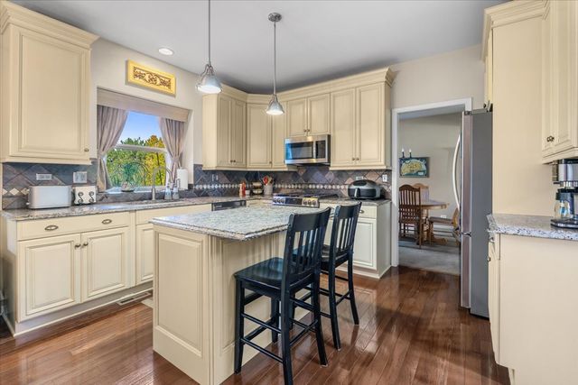 4020 Bunker Hill Drive, Algonquin, IL 60102