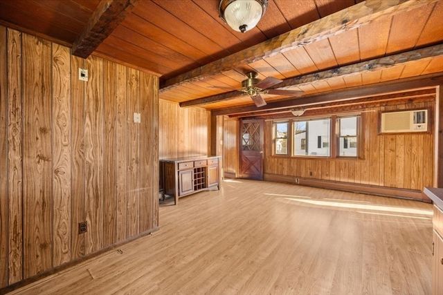 550 Middleboro Avenue, Taunton, MA 02718