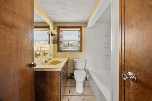 550 Middleboro Avenue, Taunton, MA 02718