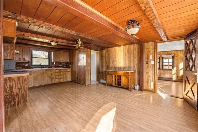 550 Middleboro Avenue, Taunton, MA 02718