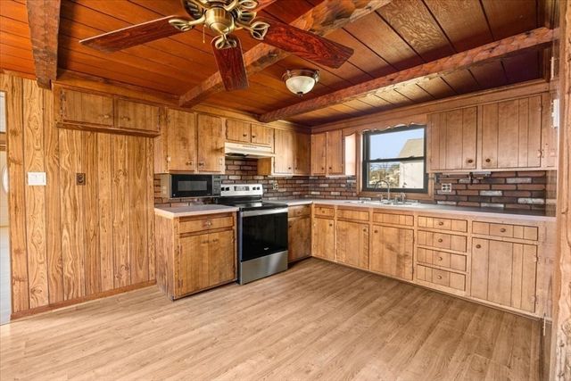 550 Middleboro Avenue, Taunton, MA 02718