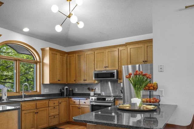 300 Dearborn Court, Edina, MN 55343