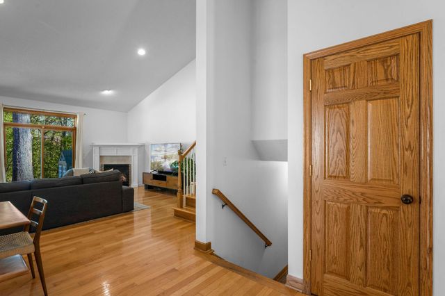 300 Dearborn Court, Edina, MN 55343