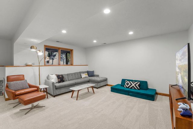 300 Dearborn Court, Edina, MN 55343
