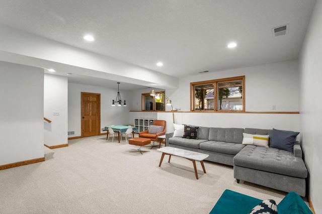 300 Dearborn Court, Edina, MN 55343