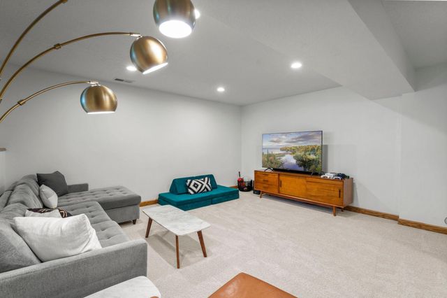 300 Dearborn Court, Edina, MN 55343