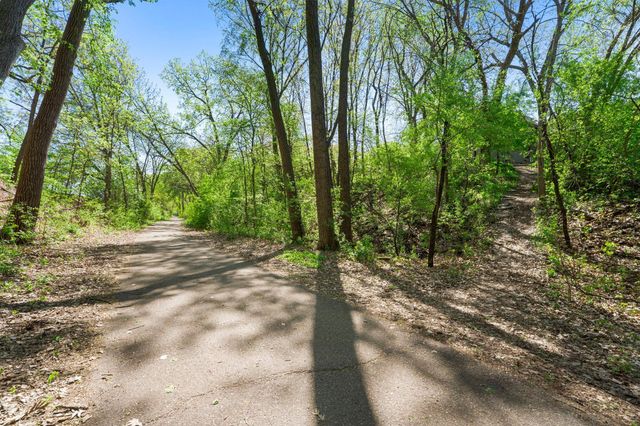 300 Dearborn Court, Edina, MN 55343