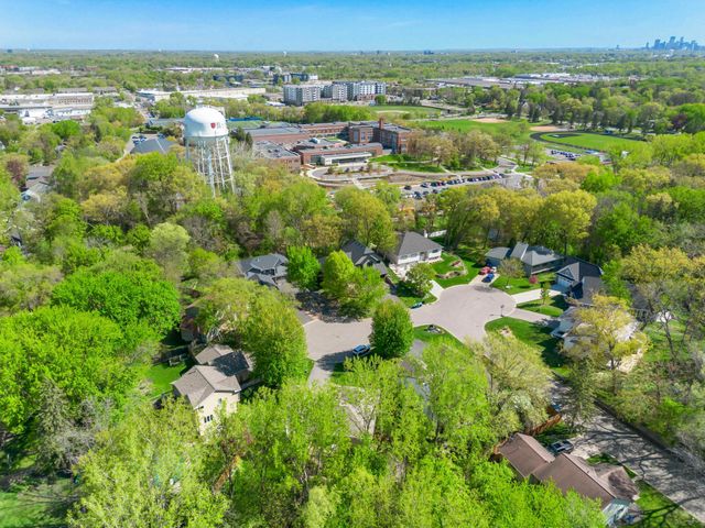 300 Dearborn Court, Edina, MN 55343