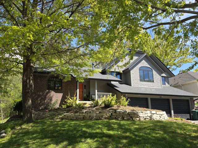 300 Dearborn Court, Edina, MN 55343