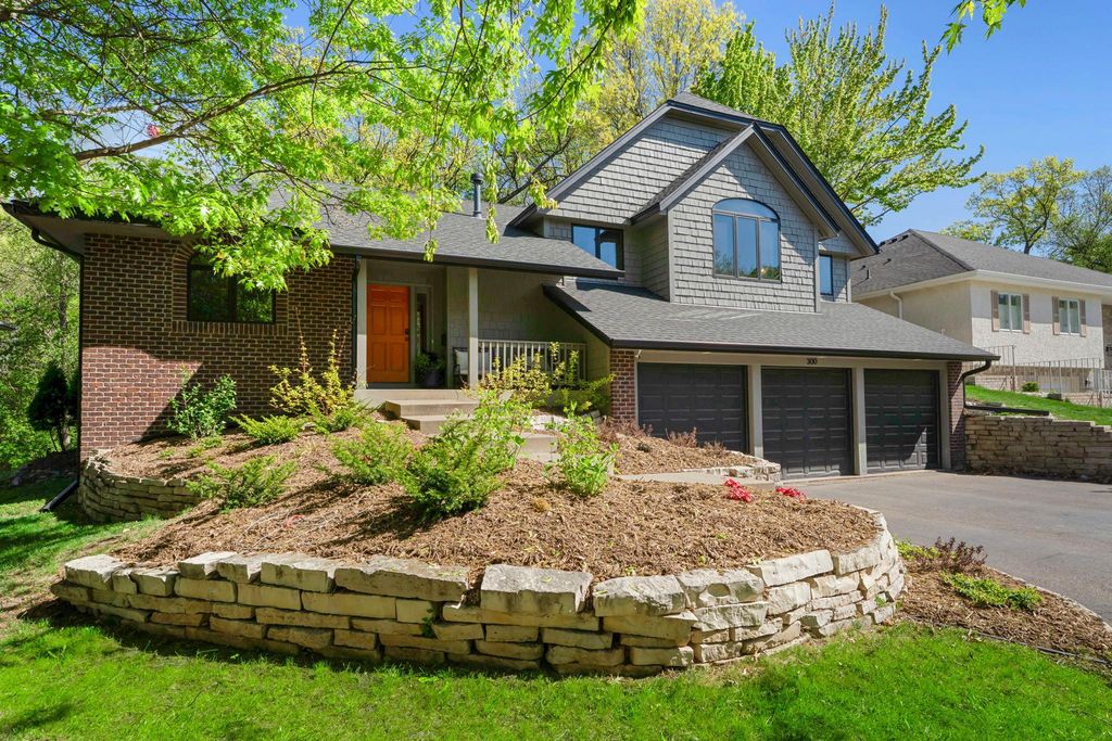 300 Dearborn Court, Edina, MN 55343