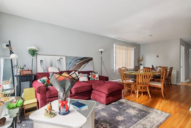 8613 Trumbull Avenue, Skokie, IL 60076