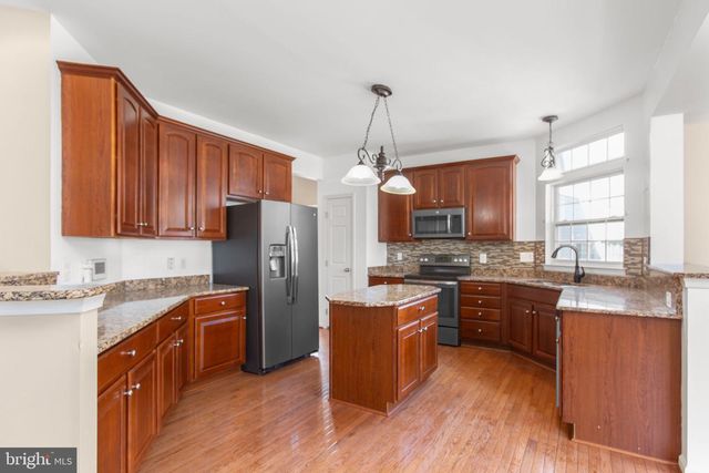 9330 BIRCH CLIFF DR, Fredericksburg, VA 22407