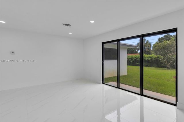 6940 NW 6th St, Plantation, FL 33317