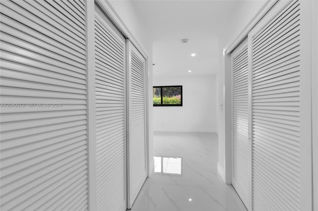 6940 NW 6th St, Plantation, FL 33317