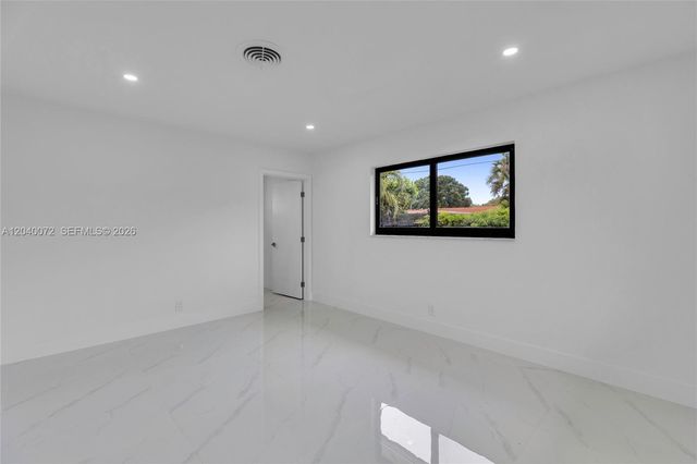 6940 NW 6th St, Plantation, FL 33317