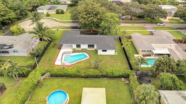 6940 NW 6th St, Plantation, FL 33317