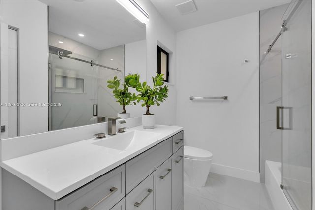 6940 NW 6th St, Plantation, FL 33317