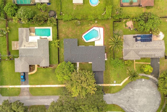 6940 NW 6th St, Plantation, FL 33317
