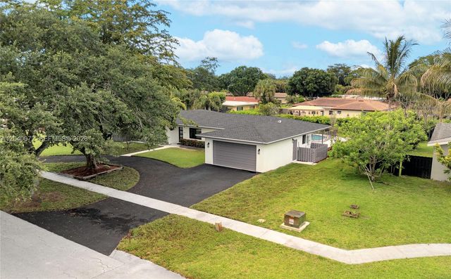 6940 NW 6th St, Plantation, FL 33317