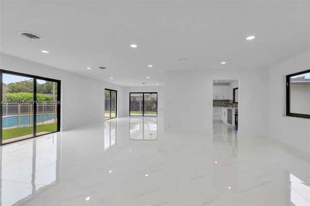 6940 NW 6th St, Plantation, FL 33317