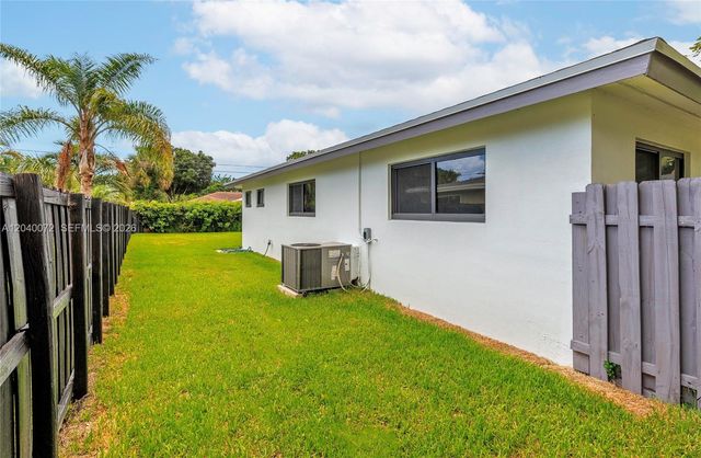 6940 NW 6th St, Plantation, FL 33317