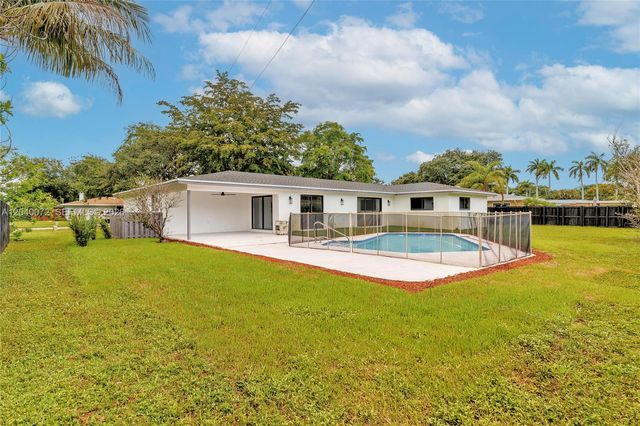 6940 NW 6th St, Plantation, FL 33317