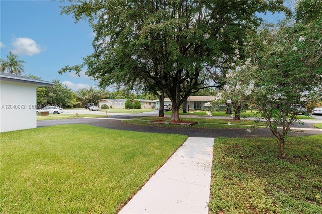 6940 NW 6th St, Plantation, FL 33317