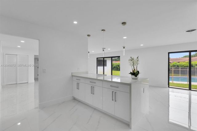 6940 NW 6th St, Plantation, FL 33317