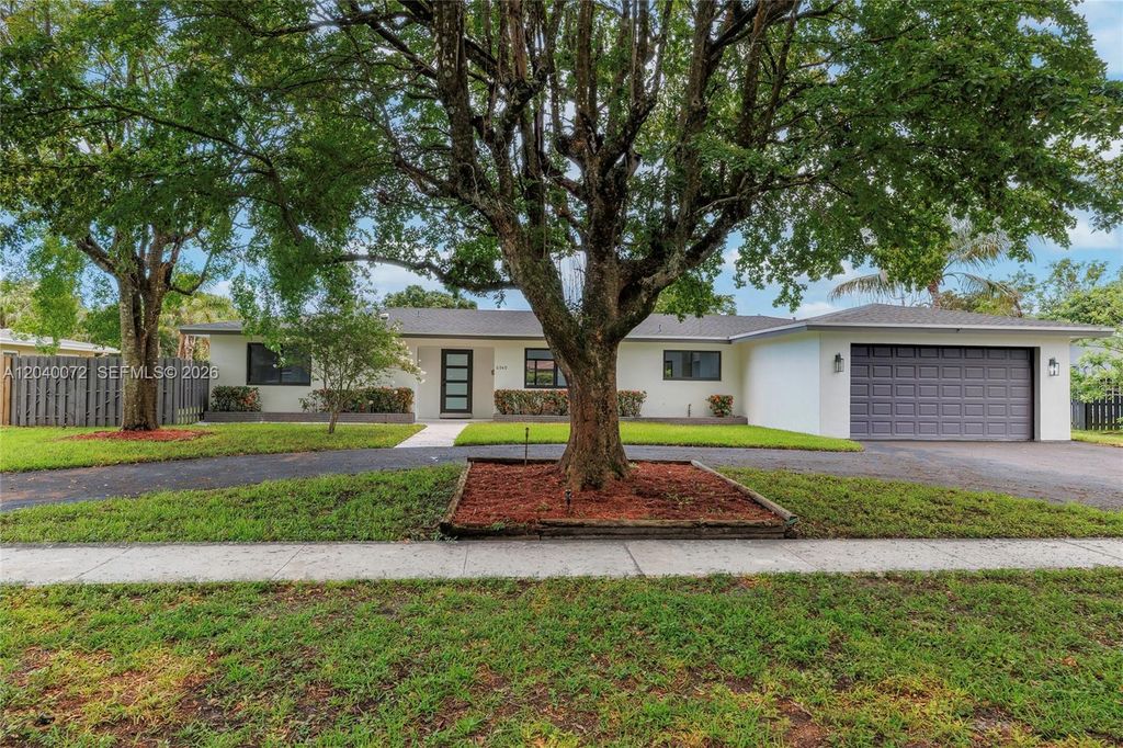 6940 NW 6th St, Plantation, FL 33317