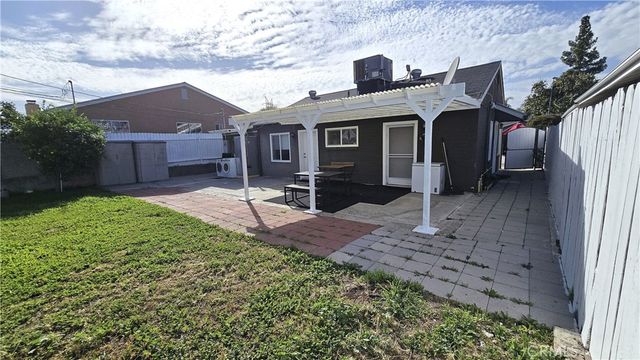 6704 Rhea Avenue, Reseda, CA 91335