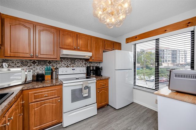 6113 PALMA DEL MAR BOULEVARD S 221, St Petersburg, FL 33715