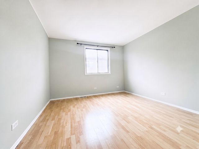 1750 Henley Street 25, Glenview, IL 60025